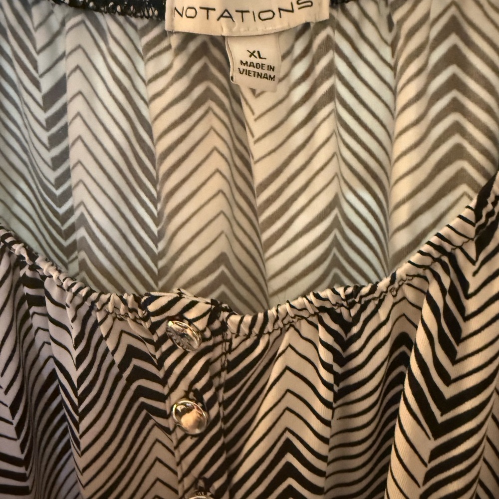 Notations Monochrome Chevron Top